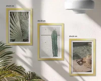 Moderne billedsæt med tropiske planter og ferietilbehør til vandet