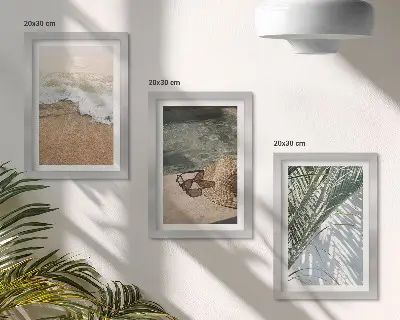 Moderne billedsæt med motiv af strandhat og solbriller på blade