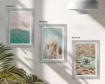 Billedvæg med motiv af strand, bølger, græs, hat, sand og afslappende natur
