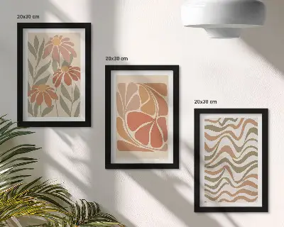 Billeder og rammer med pastelblomster og abstrakte mønstre