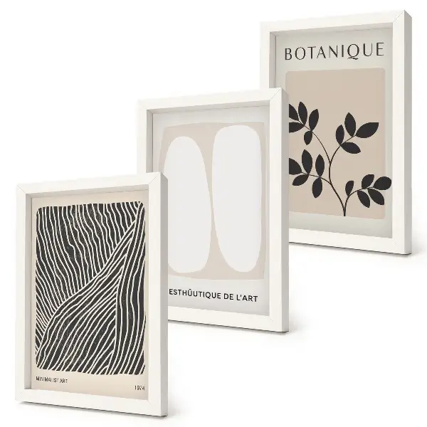 Billedvæg med blomstermønstre og minimalistiske linjer i neutrale farver