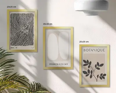 Billedvæg med blomstermønstre og minimalistiske linjer i neutrale farver