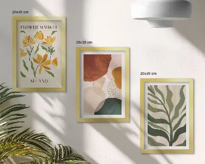Billedvæg med blomstermotiver og abstrakte former samt blade
