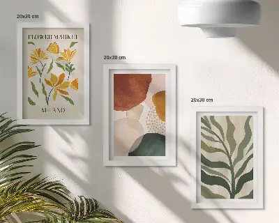 Billedvæg med blomstermotiver og abstrakte former samt blade