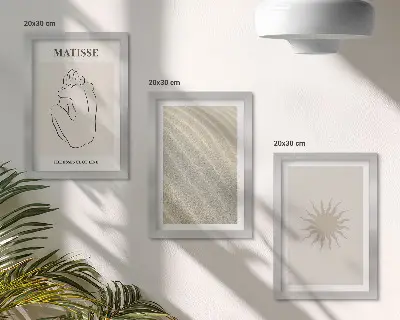 Billedvæg med minimalistiske linjer i sandfarvede nuancer af bølger og sol