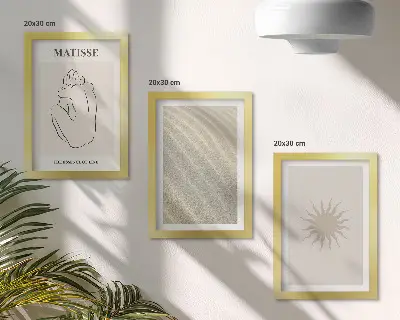 Billedvæg med minimalistiske linjer i sandfarvede nuancer af bølger og sol