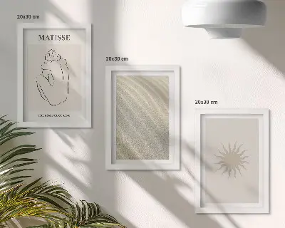 Billedvæg med minimalistiske linjer i sandfarvede nuancer af bølger og sol