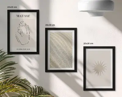 Billedvæg med minimalistiske linjer i sandfarvede nuancer af bølger og sol