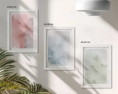 Billedvæg med pastelstrukturer og farverige akvareller på lærred