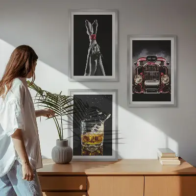 Sengesæt med motiv af kvindeben, roser, bil og whisky