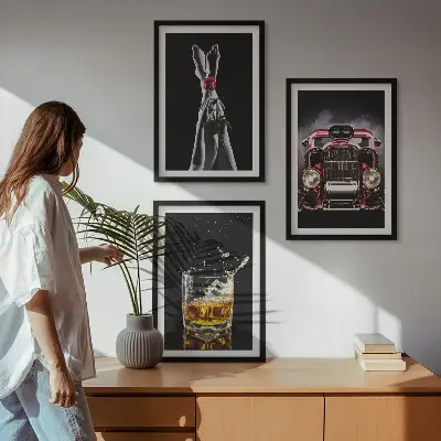 Sengesæt med motiv af kvindeben, roser, bil og whisky