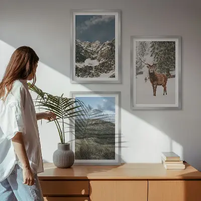 Billedvæg med naturmotiv landskab med bjerge, sne, hjorte og skov