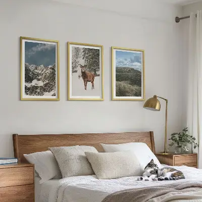 Billedvæg med naturmotiv landskab med bjerge, sne, hjorte og skov