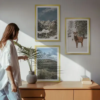 Billedvæg med naturmotiv landskab med bjerge, sne, hjorte og skov