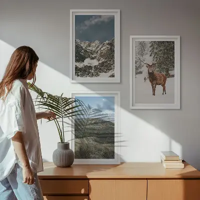 Billedvæg med naturmotiv landskab med bjerge, sne, hjorte og skov