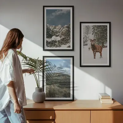 Billedvæg med naturmotiv landskab med bjerge, sne, hjorte og skov