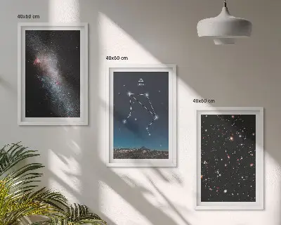 Triptykon med ramme motiv af galakse i Vægtens stjernetegn