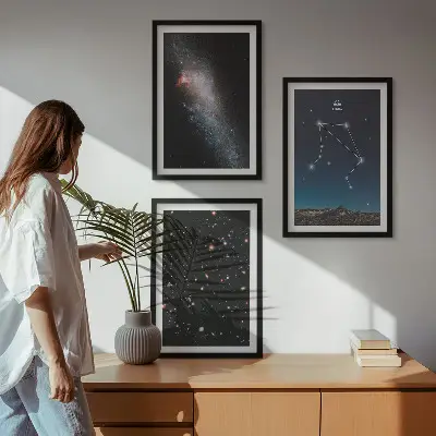 Triptykon med ramme motiv af galakse i Vægtens stjernetegn