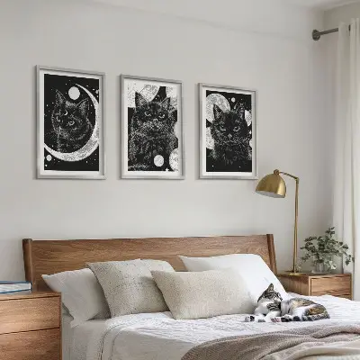 Sengesæt til soveværelset med motiv af sorte katte og måne i rummet