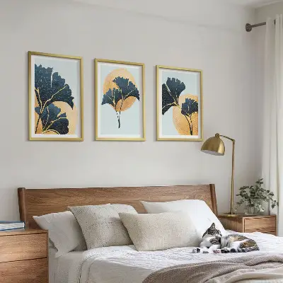 Triptyk med ginkgo blade billeder med lys baggrund og ramme