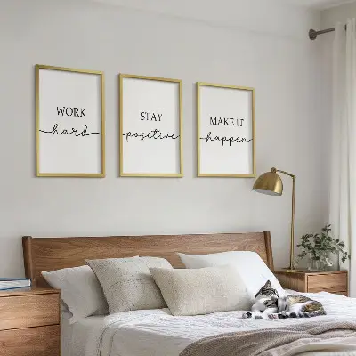 Billedsæt til soveværelset med minimalistiske motiverende citater