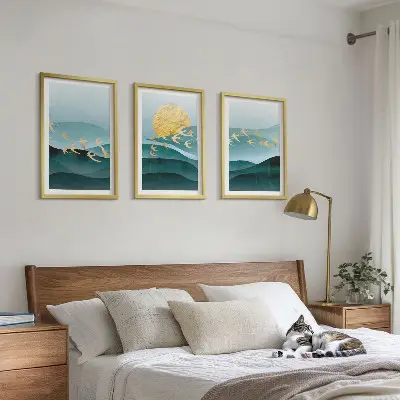 Triptyk af abstrakte solnedgangslandskaber med ramme