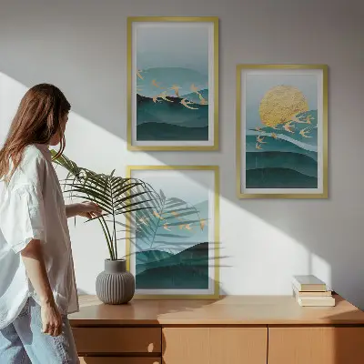 Triptyk af abstrakte solnedgangslandskaber med ramme