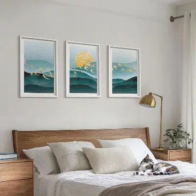 Triptyk af abstrakte solnedgangslandskaber med ramme