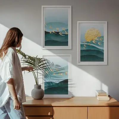 Triptyk af abstrakte solnedgangslandskaber med ramme