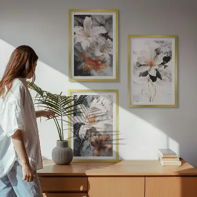 Billedvæg med blomstermotiv i hvid og sort marmor