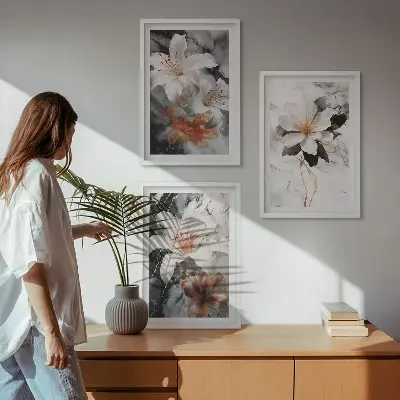 Billedvæg med blomstermotiv i hvid og sort marmor