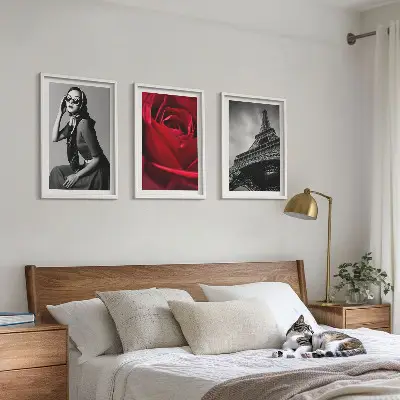 Triptykon billeder med ramme motiv af parisisk dame med Eiffeltårnsbriller