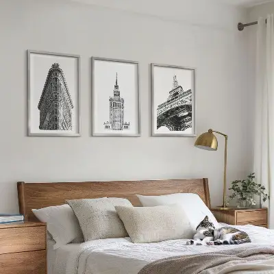 Triptykon med arkitektoniske sort-hvide bygninger med ramme