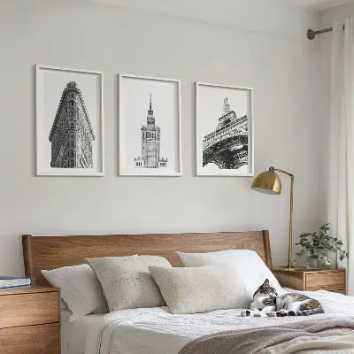 Triptykon med arkitektoniske sort-hvide bygninger med ramme