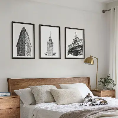 Triptykon med arkitektoniske sort-hvide bygninger med ramme