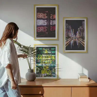 Neonskilte på floden om natten billedvæg med inspiration