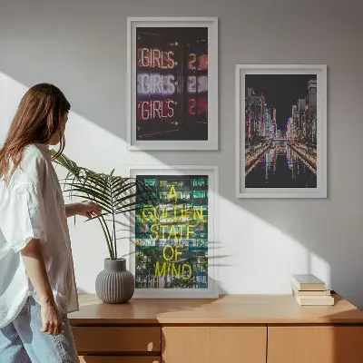 Neonskilte på floden om natten billedvæg med inspiration