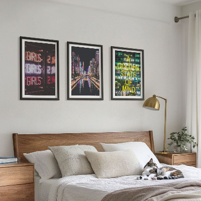 Billedvæg inspiration Neonskilte på floden om natten