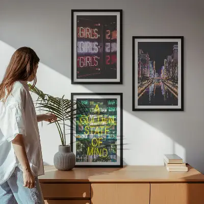 Neonskilte på floden om natten billedvæg med inspiration