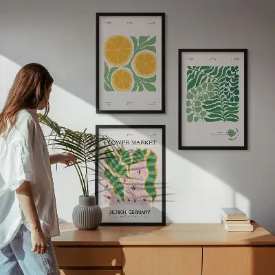 Triptykon med frugt- og plantemotiver pastelfarvede print med ramme