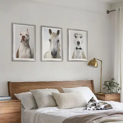 Billedvæg med portrætter af hunde og heste elegante motiver til din væg