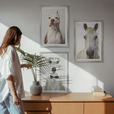 Billedvæg med portrætter af hunde og heste elegante motiver til din væg