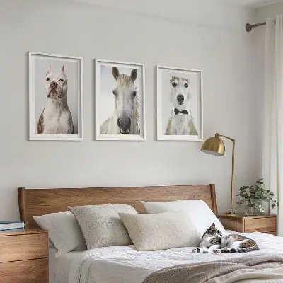 Billedvæg med portrætter af hunde og heste elegante motiver til din væg