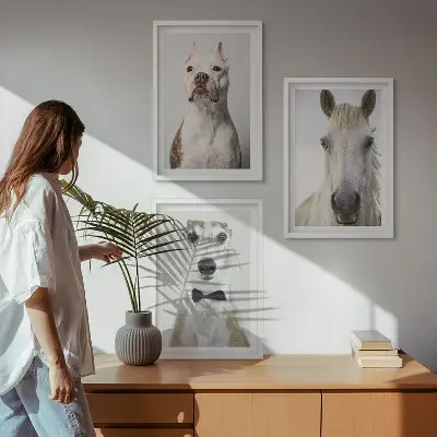 Billedvæg med portrætter af hunde og heste elegante motiver til din væg
