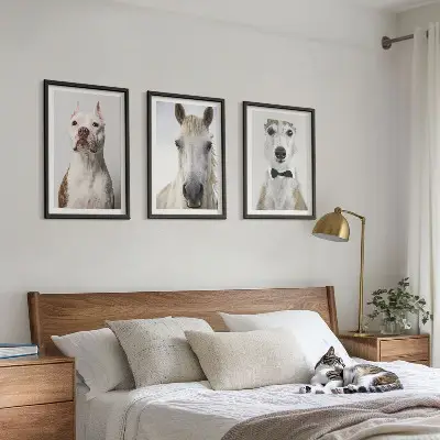 Billedvæg med portrætter af hunde og heste elegante motiver til din væg