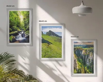 Billedvæg med naturmotiv grønne bjerge med vandfald og skov