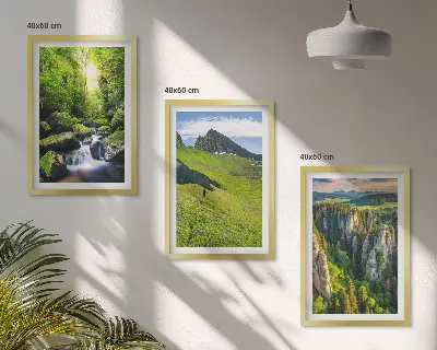 Billedvæg med naturmotiv grønne bjerge med vandfald og skov