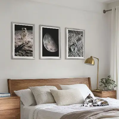 Triptykon med astronaut og månemotiv billeder med ramme