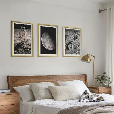 Triptykon med astronaut og månemotiv billeder med ramme
