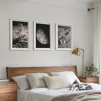 Triptykon med astronaut og månemotiv billeder med ramme